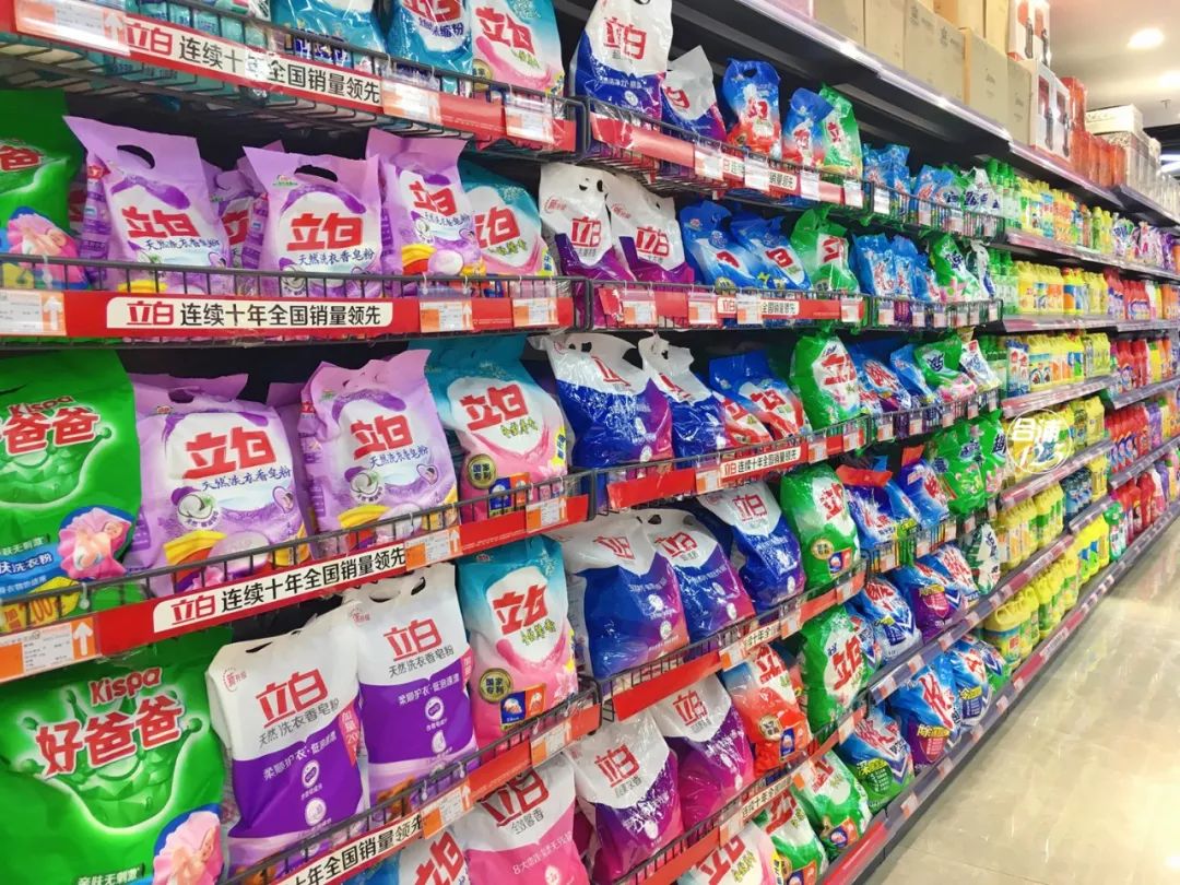 合浦商業(yè)新地標(biāo)！XX大型超市盛大開(kāi)業(yè)，日用百貨區(qū)人潮涌動(dòng)，福利引爆全城